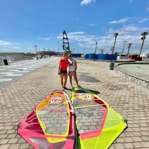 Decoración personalizada para las velas de windsurf. Diseño de Mochita. Adhesivos personalizados velas