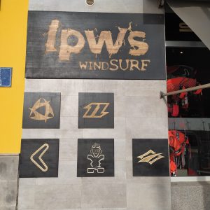 Fachada chapa marina pintada y CNC. Diseño de Mochita. Fachada CNC LPWS