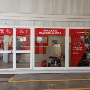 Fachada, vinilo impreso y laminado polimérico sobre cristal Fachada Hune detalle 2