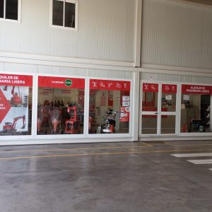 Fachada, vinilo impreso y laminado polimérico sobre cristal Fachada Hune completo